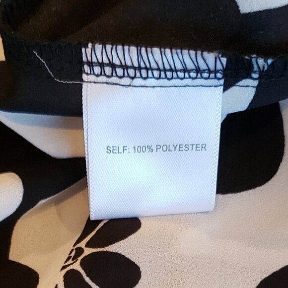 Rose and Olive Black and While Bold Flower Wide Leg Pant - Picture 10 of 11